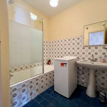 Appartement Familial 3 Pieces, Terrasse Et Parking, Proche Et Commerces - - Fr-1-226b-193 *