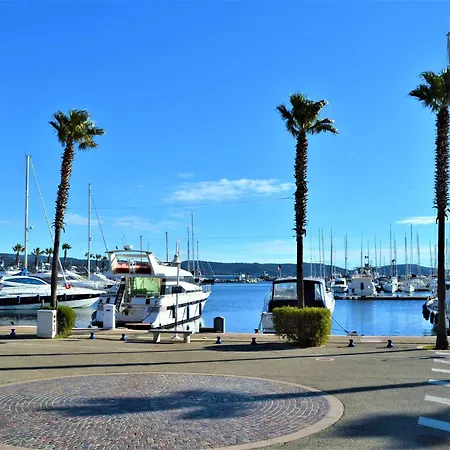 Familial 3 Pieces, Terrasse Et Parking, Proche Et Commerces - * Cavalaire-sur-Mer