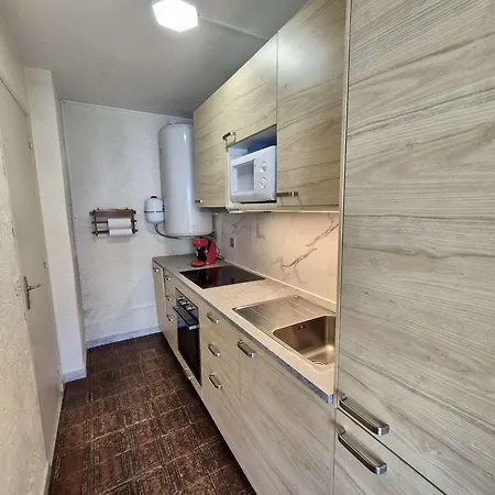 Familial 3 Pieces, Terrasse Et Parking, Proche Et Commerces - - Fr-1-226b-193 *